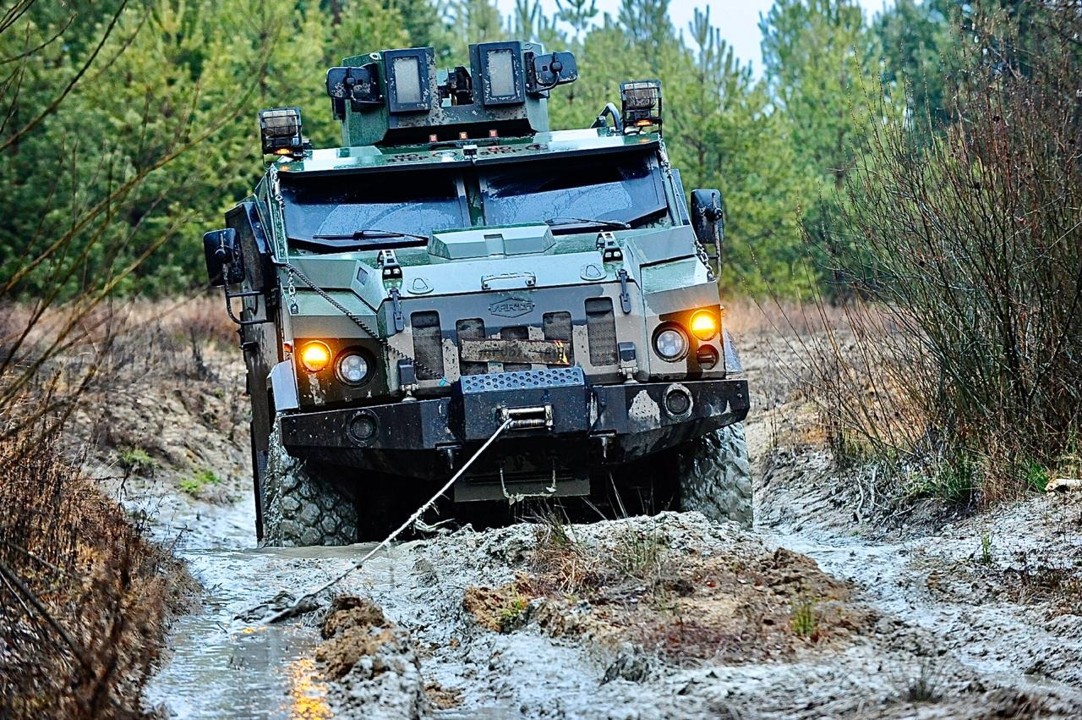 Varta Ukrainian 4x4 APC (D)